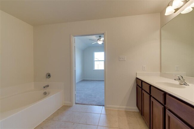 Building Photo - 13033 Tobin Dr