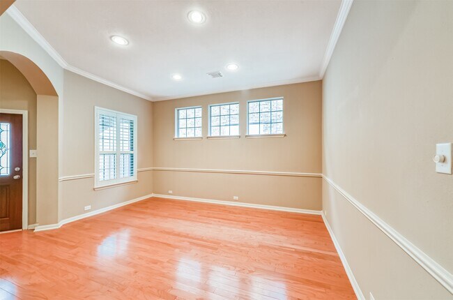 Building Photo - 21315 Pennshore Ln