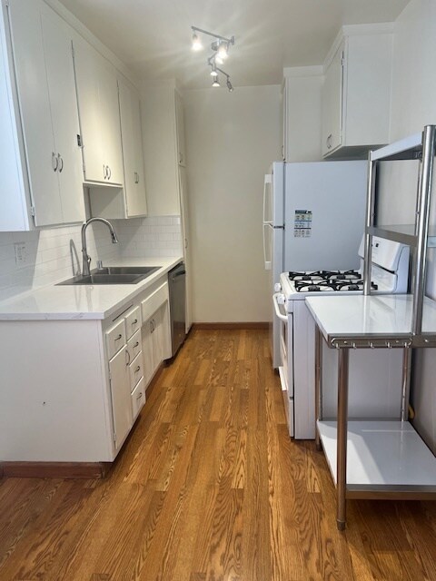 kitcehn - 1640 Berkeley St