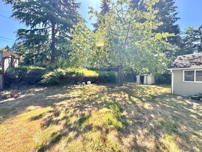 Building Photo - Charming Mid-Century Home in Shoreline