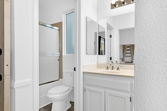 Building Photo - 533 Channel Ct