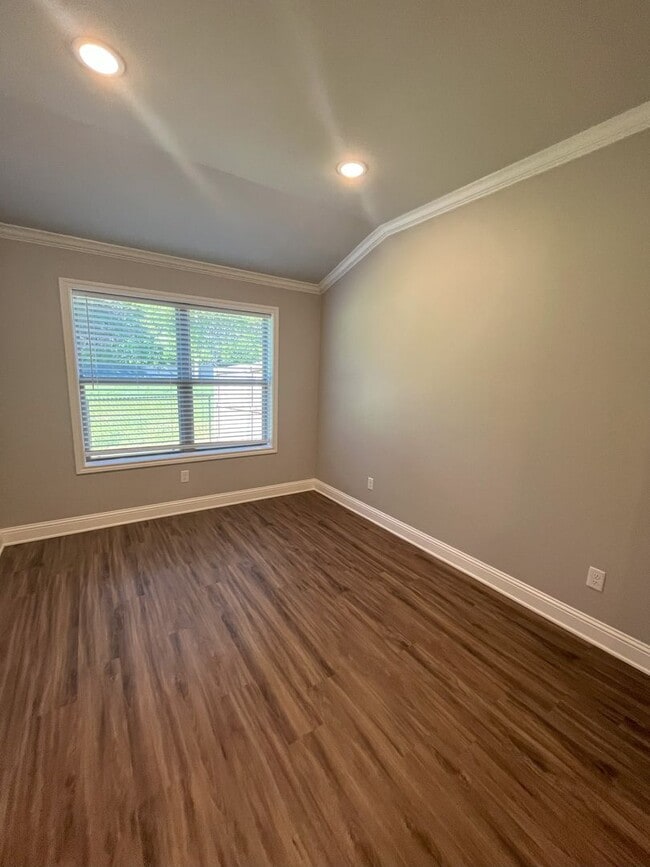 Building Photo - Country Heights #502