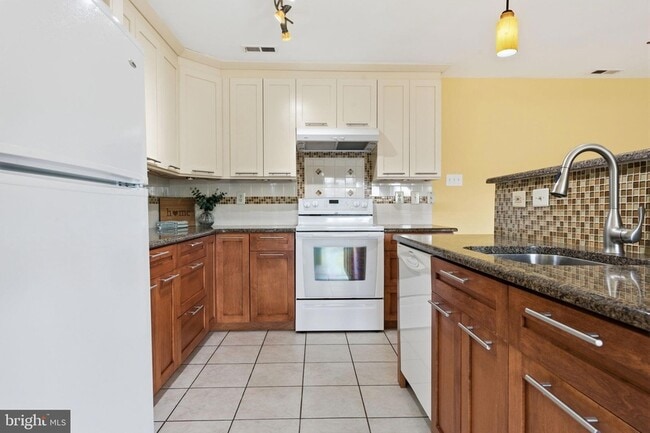 Building Photo - 14303 Cornerstone Dr