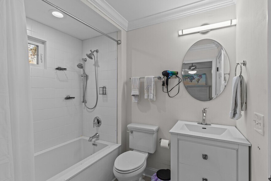 Bathroom 2nd floor - 2314 New Orleans Pl