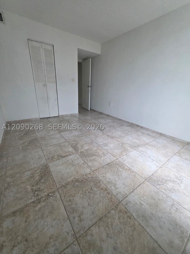 Building Photo - 16950 DixieB225 B-225