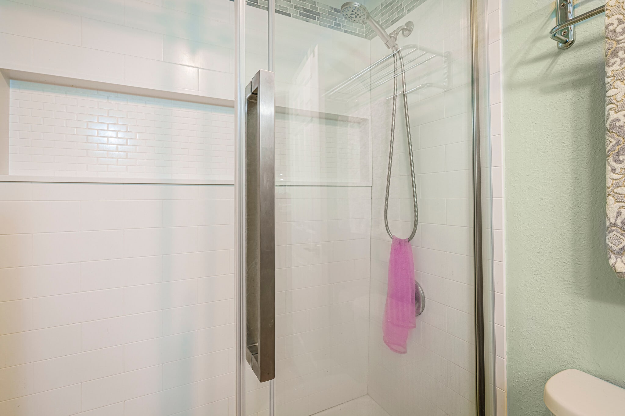 Elegant Walk - in Shower - 20043 Forest Park Dr NE