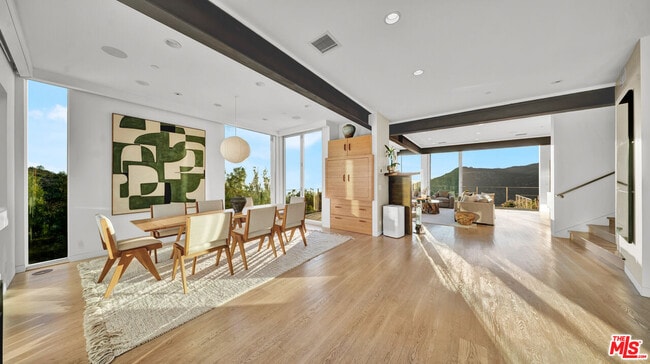 Building Photo - 2915 Tuna Canyon Rd