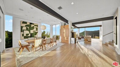 Building Photo - 2915 Tuna Canyon Rd