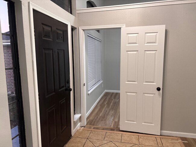 Building Photo - 3402 W Center St