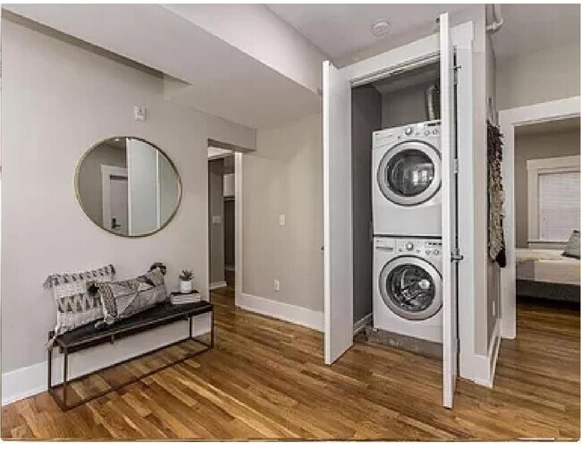 Building Photo - 1407 Vine St