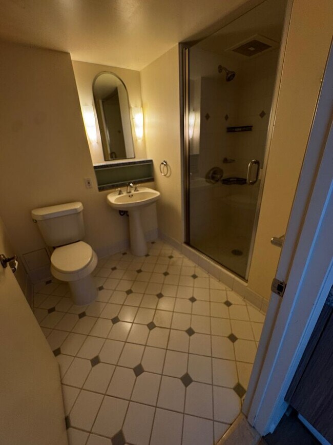 Building Photo - 2/2/2 at One Archer Lane, Mountain Views, Great Location!