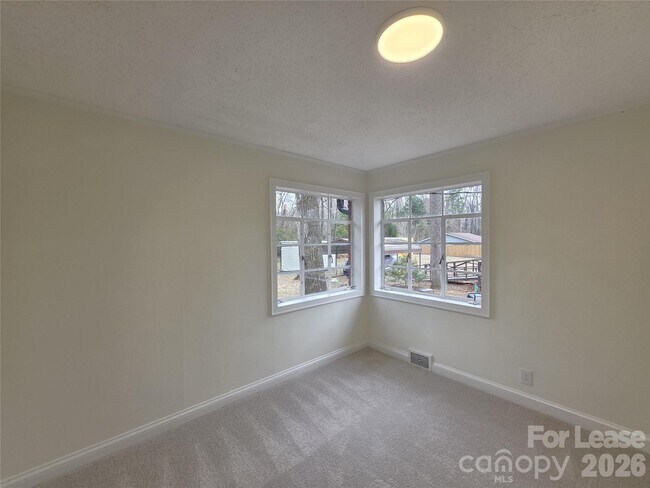 Building Photo - 1407 Sherwood Dr