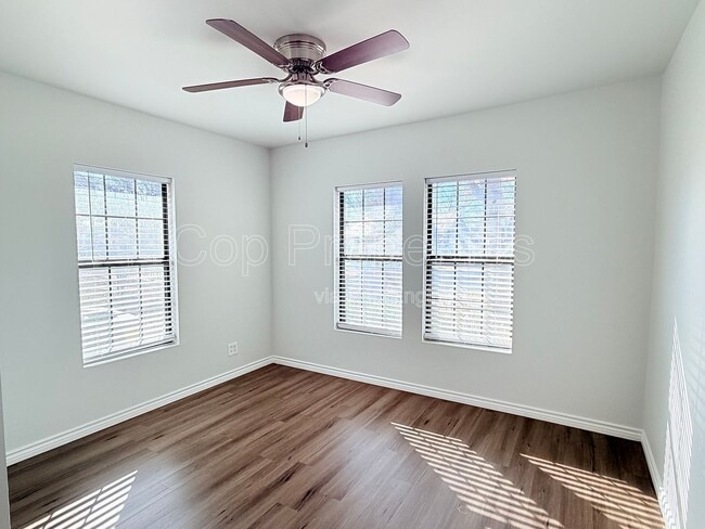 Building Photo - 255 Cumberland Rd