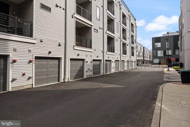 Building Photo - 2150 Northbank Pl