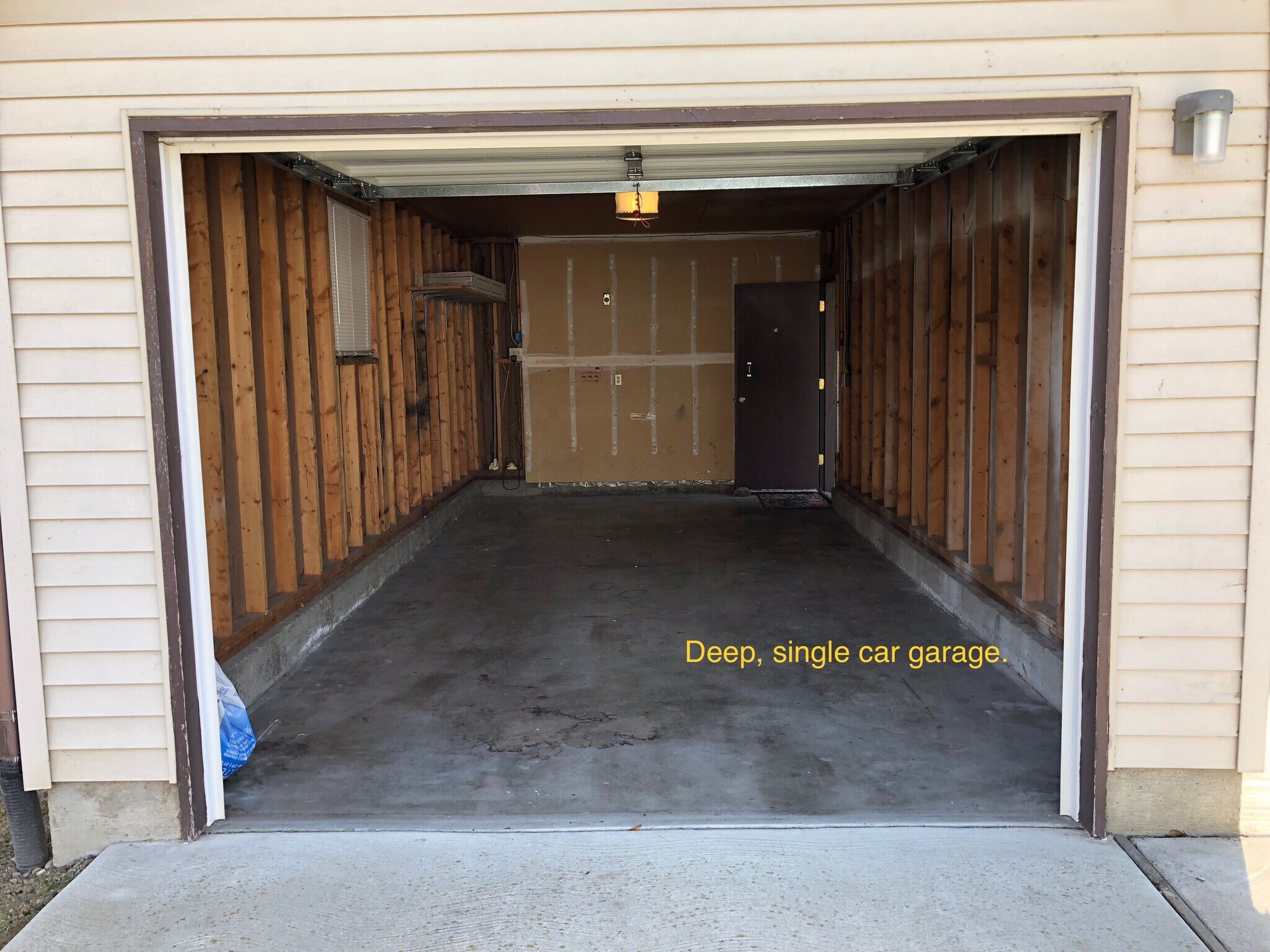 Building Photo - 583 Amanita St