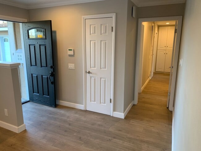 Building Photo - Newly Remodeled 3 Br 2 Ba Home in West Hills