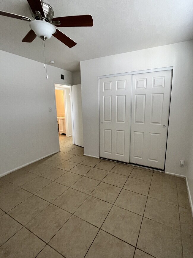 Building Photo - Coming Soon! 2 bedroom in Tempe. - Availab...
