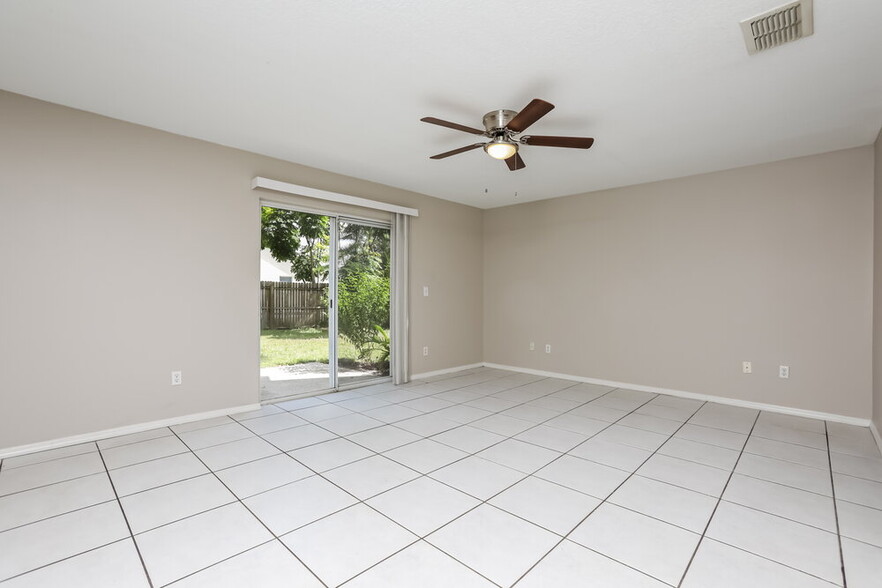 Building Photo - 1018 Corkwood Dr