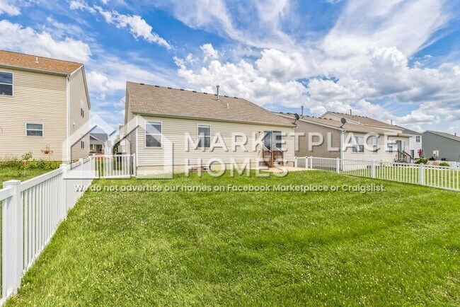 Building Photo - 1717 Briarmanor Dr