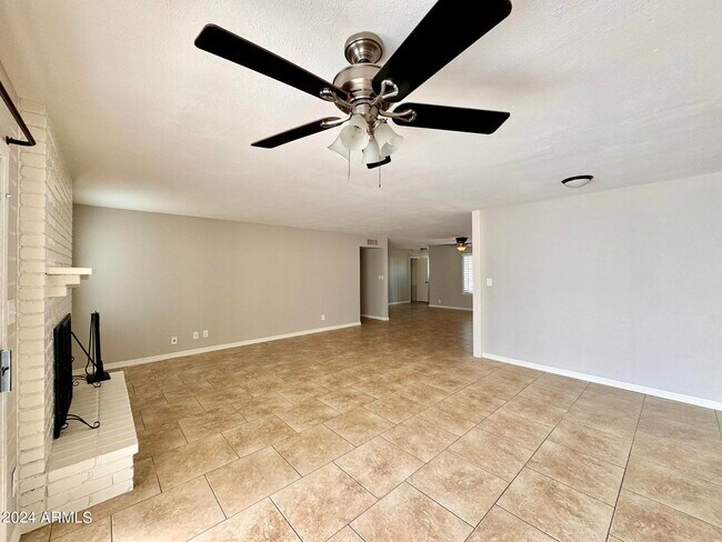 Building Photo - 10628 S 44th Pl