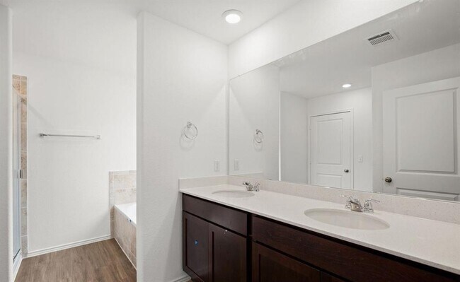 Building Photo - 460 Jack Ryan