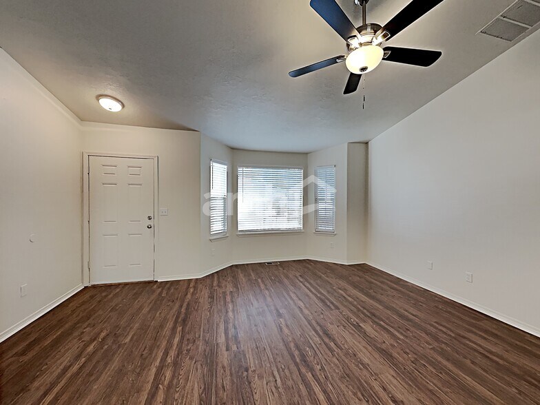 Building Photo - 1279 N Black Wolf Ave