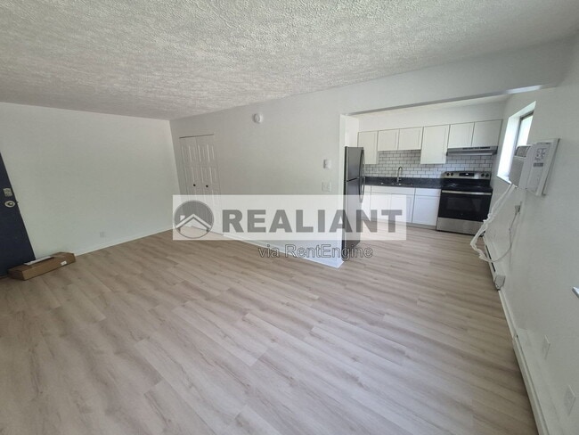 Building Photo - 922 Highland Ave