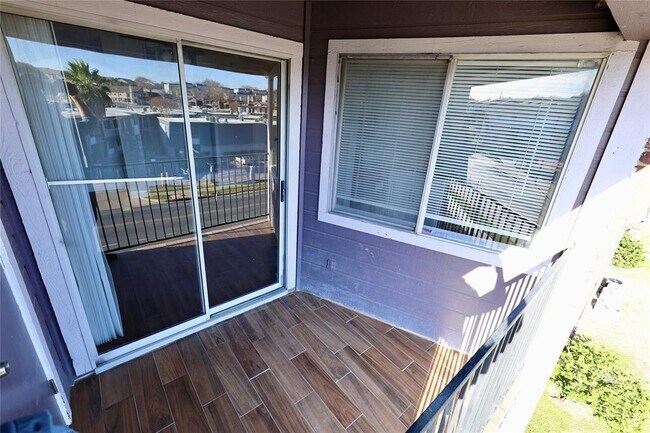 Building Photo - 1840 Burton Dr