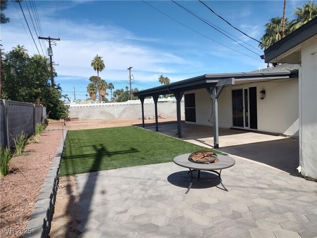 Building Photo - 3221 Sombrero Cir
