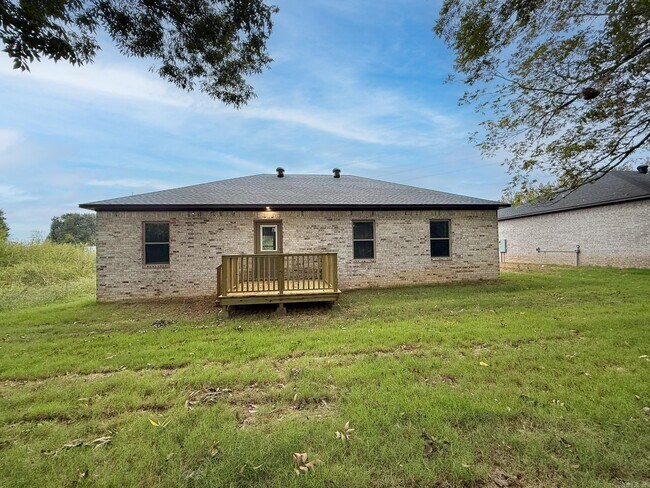 Building Photo - 18 Bobby Eugene Dr