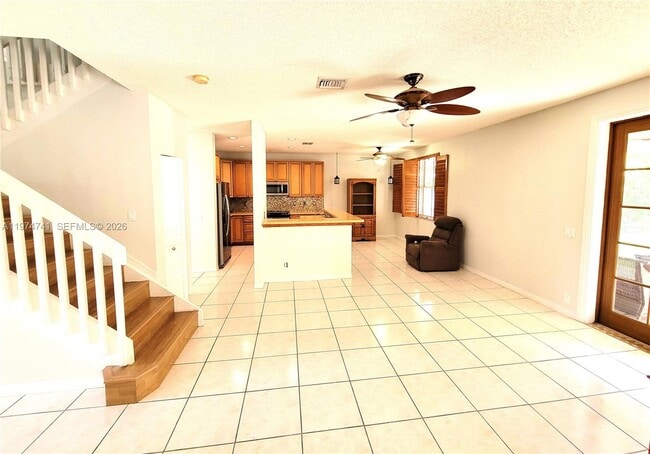 Building Photo - 723 Juniper Ln