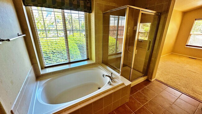 Building Photo - Fantastic 3 Bd 3 Bth + Office in Cherry Cr...