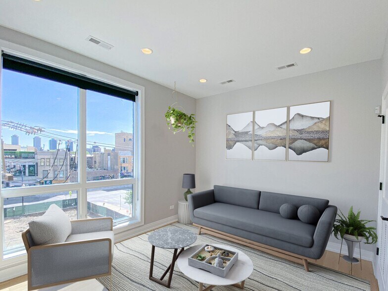 Building Photo - 1050 W Cornelia Ave