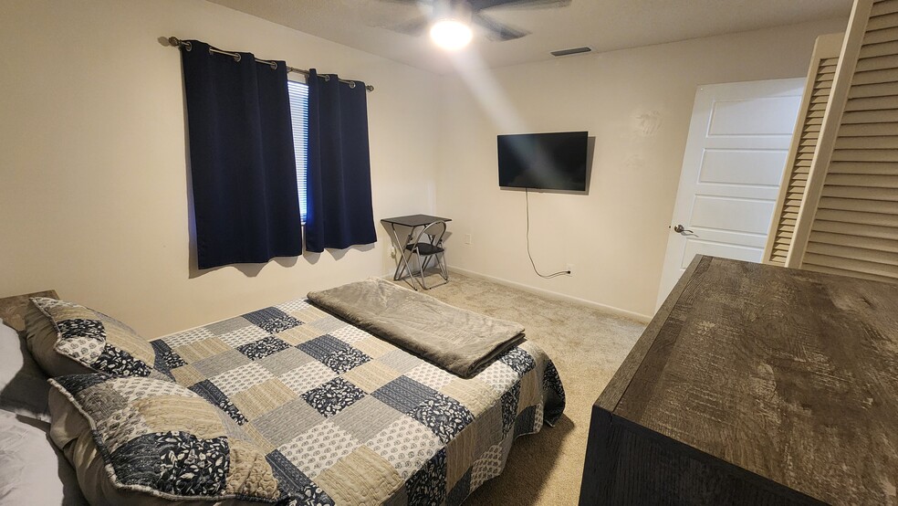 Building Photo - 881 SW General Patton Ter