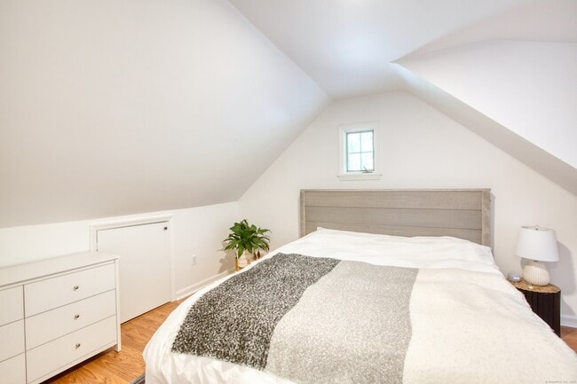 Building Photo - 47 Sleepy Hollow Ln