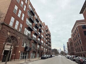 Building Photo - 1500 W Monroe St