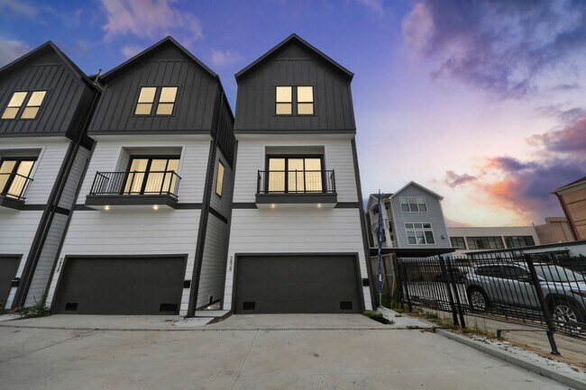 Building Photo - 2428 Ella Blvd