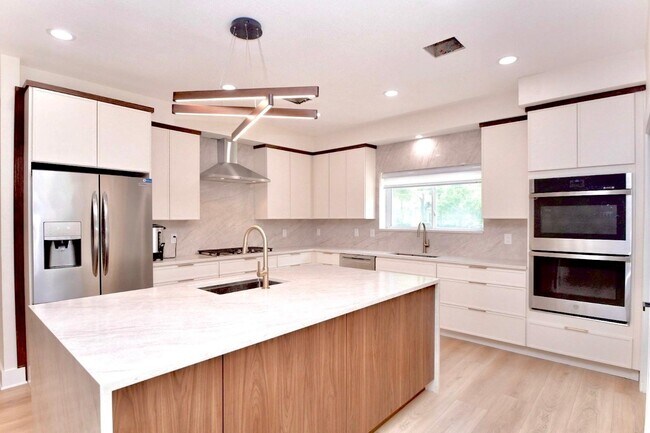 Building Photo - 11806 Braesridge Dr