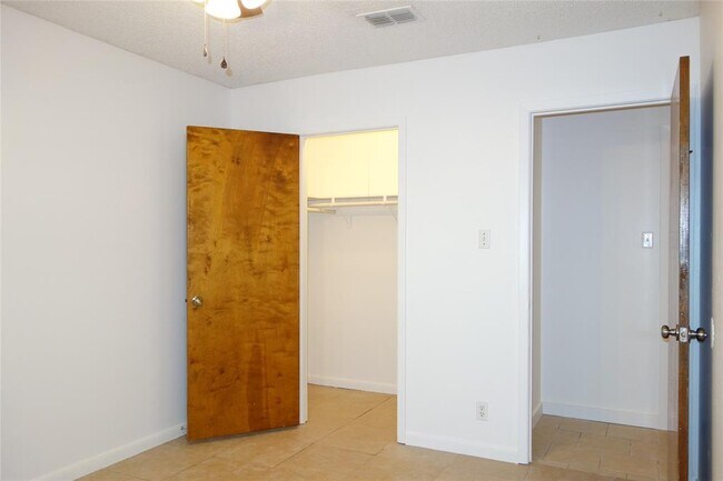 Building Photo - 1416 Cardinal Hill Dr