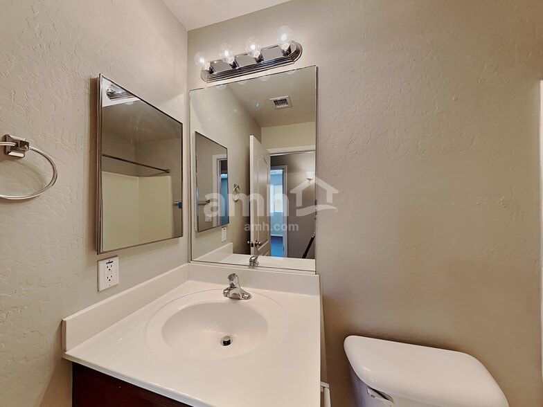 Building Photo - 3012 S 257th Dr