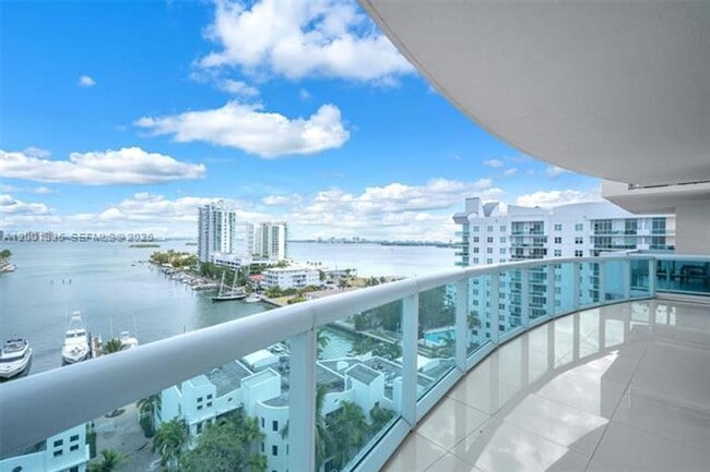 Building Photo - 7900 Harbor Island Dr