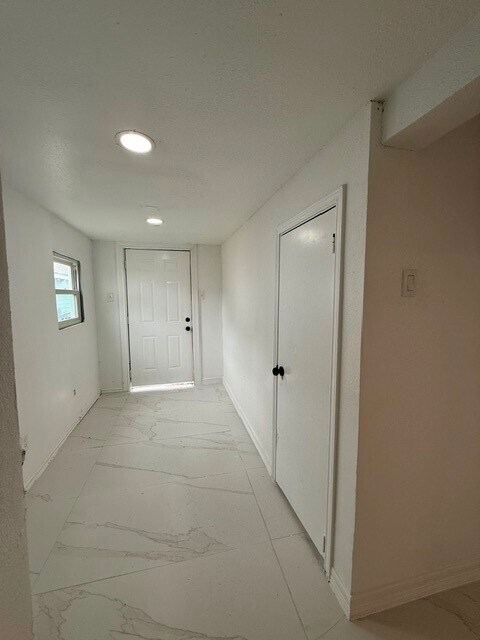 Building Photo - 2210 Clementine