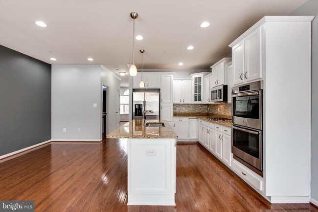 Building Photo - 7926 Silver Oak Rd