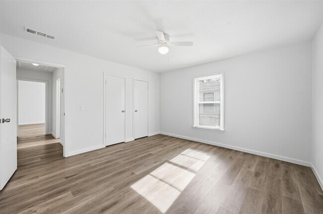 Building Photo - 418 Russell St