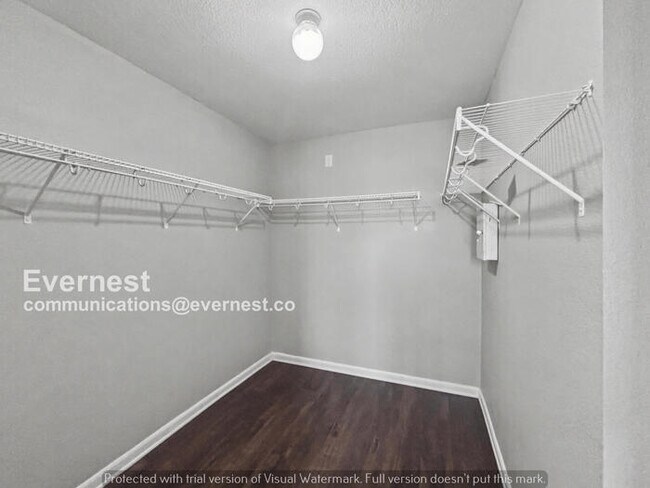 Building Photo - 3 Bed/2 Bath Home with Garage / Pet-Friendly / Available Now!