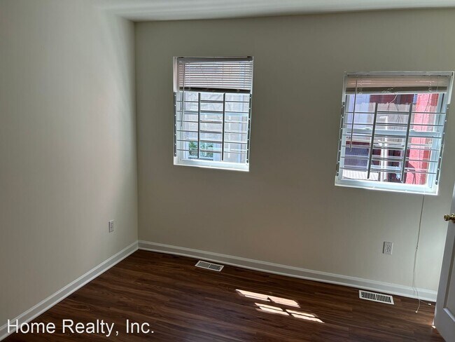 Building Photo - 2 br, 1.5 bath House - 1603 6th St. NW