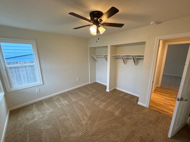 Building Photo - 1070 SW 16th Ave