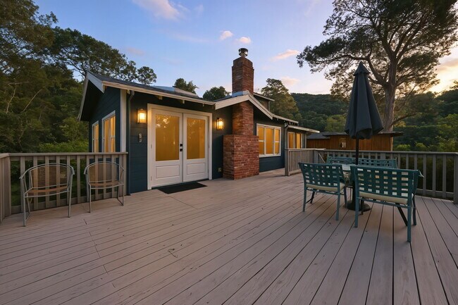 Building Photo - 5100 Leona St