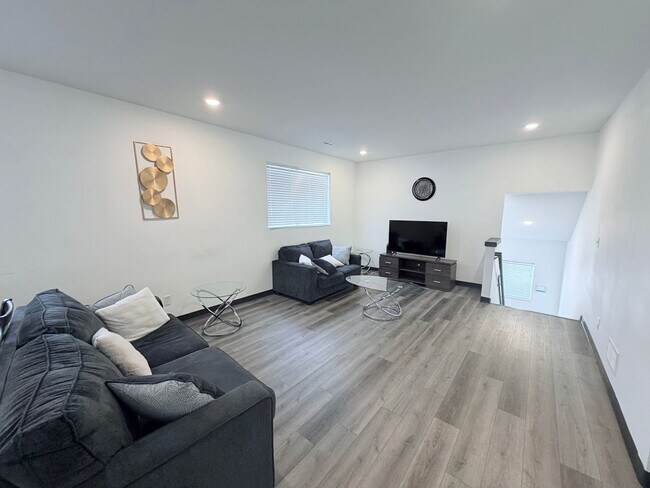 Building Photo - 385 S Clinton Ave