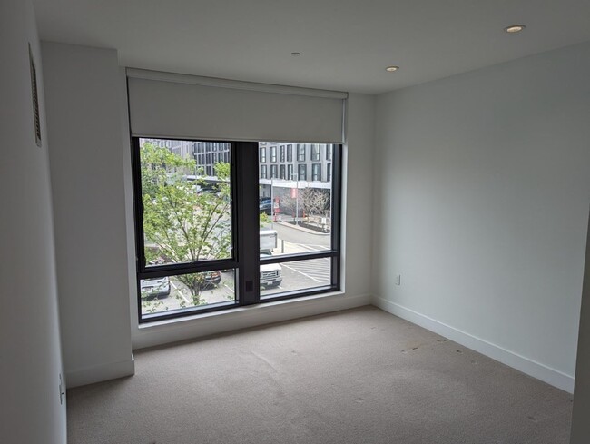 Building Photo - 40 Traveler St